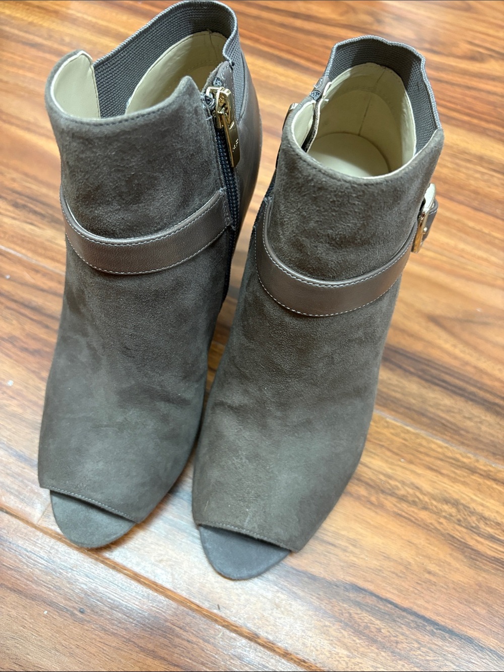 Marc fisher woman’s heals shimmee 6.5
